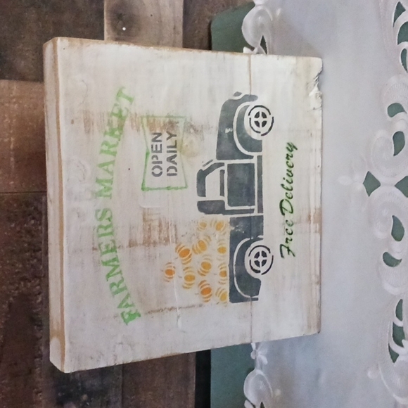 PICKUP FALL DECORATION - Picture 2 of 3